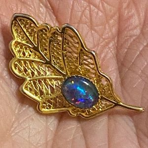 Gold tone & Opal pin/brooch